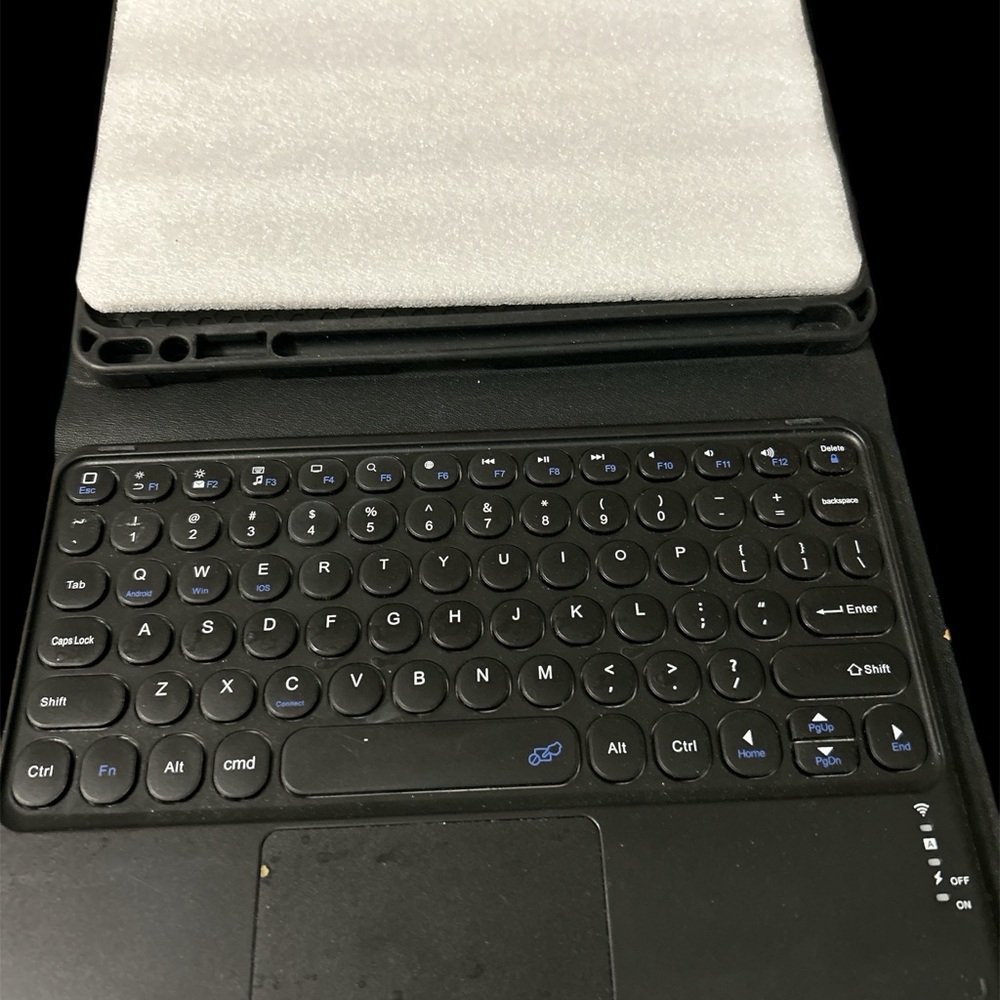 Case with Keyboard for IPad Air 4th Generation. Never used. Black.